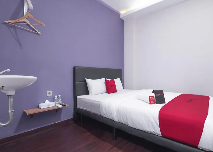 RedDoorz near ITC Mangga Dua Hotel Jakarta
